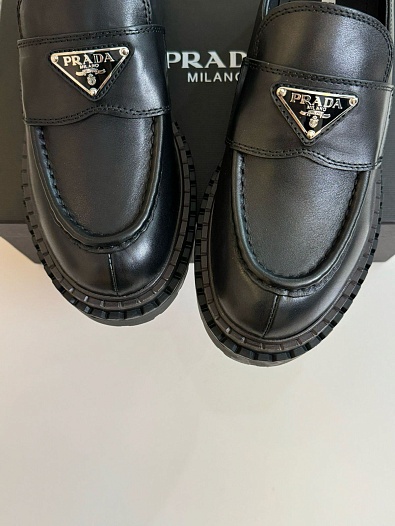 Женские лоферы чёрного цвета Prada Monolith premium   