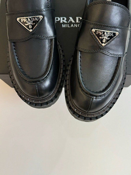 Женские лоферы чёрного цвета Prada Monolith premium