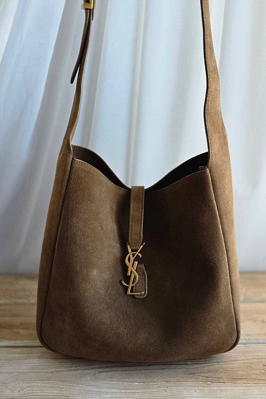 Женская замшевая сумка Yves Saint Laurent 37x29 см