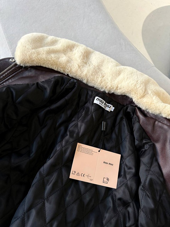 Женская кожаная дубленка MIU MIU с меховым воротом
