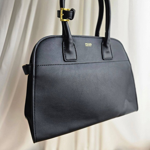 Женская чёрная кожаная сумка Prada 32x23 см   