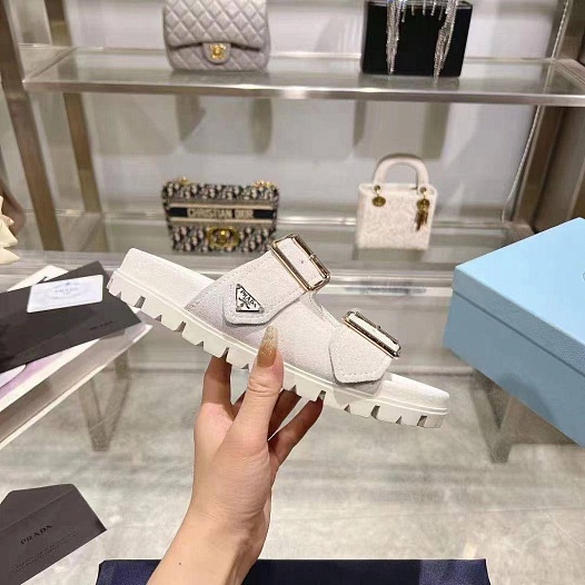 Женские замшевые сандалии Prada   