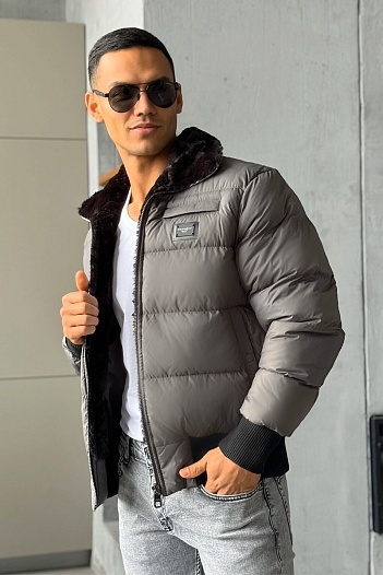 Серая куртка Dolce & Gabbana с меховым воротником   