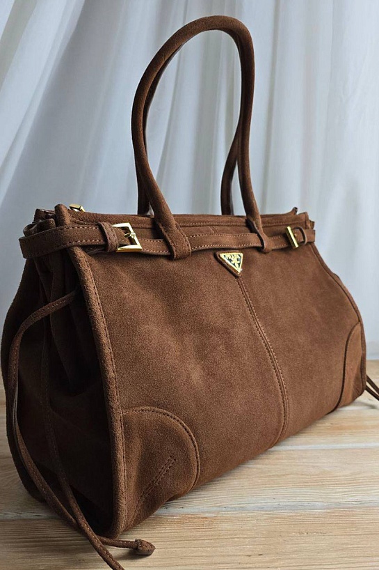 Замшевая сумка Prada 38x23 см