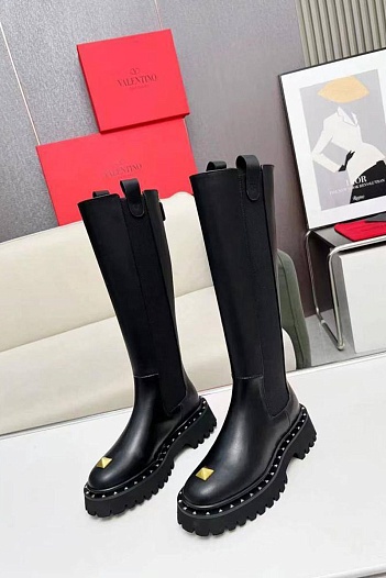 Женские кожаные сапоги с матовым эффектом Valentino   