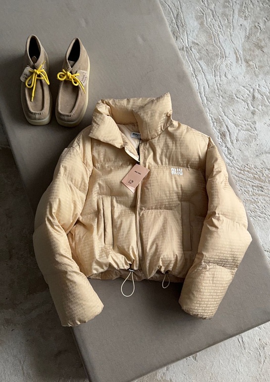 Бежевая женская куртка MIU MIU