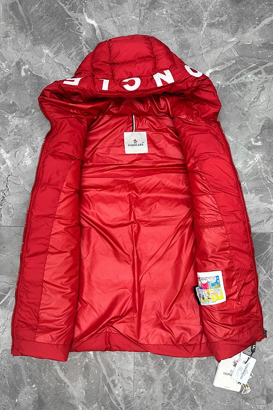 Мужской жилет Moncler красного цвета