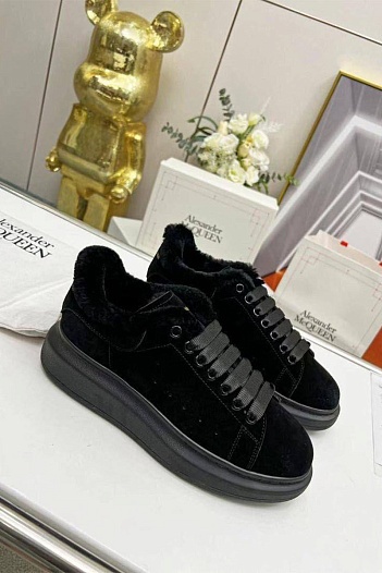 Замшевые кроссовки с мехом Alexander McQueen Sprint Runner - Black   