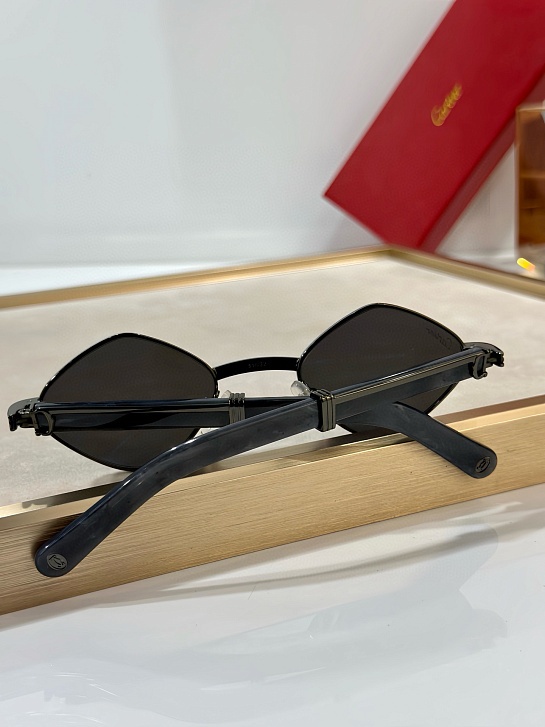 Солнцезащитные очки Cartier