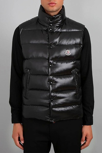 Пуховой жилет чёрного цвета Moncler logo-patch   