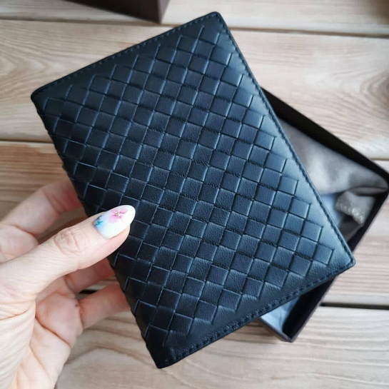 Кожаная обложка на паспорт Bottega Veneta - Black