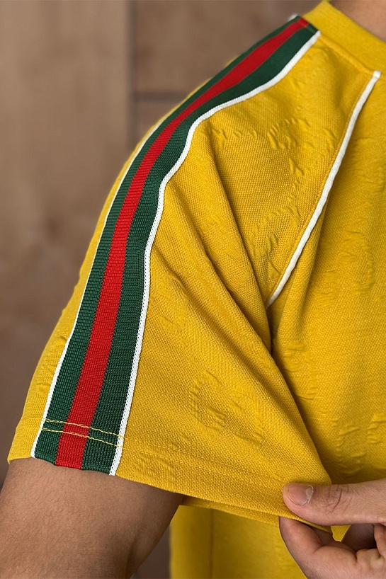 Жёлтая оверсайз футболка Gucci logo all-over embossed