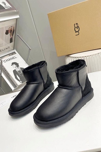 Мужские чёрные ботинки UGG Classic   