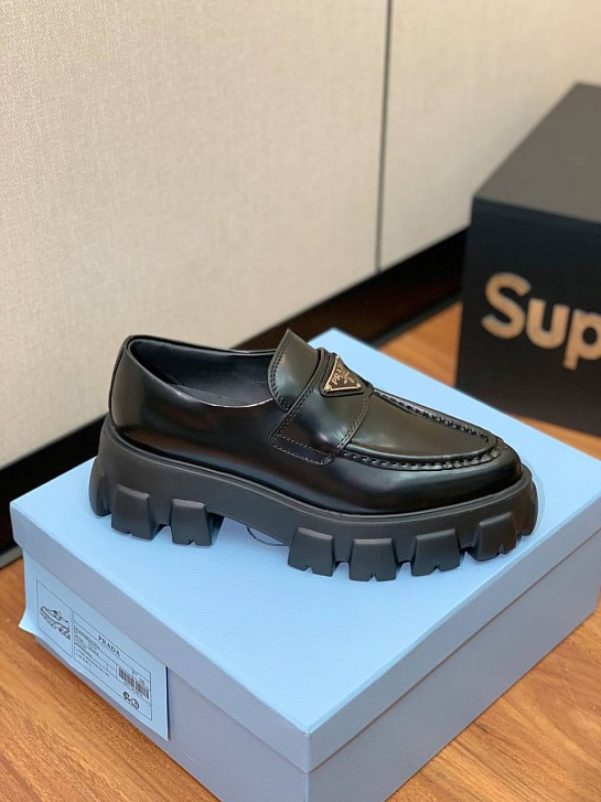 Женские кожаные лоферы Prada premium