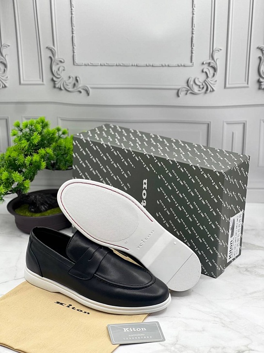 Кожаные лоферы Kiton чёрного цвета
