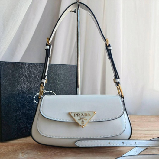 Женская сумка Prada Cleo из лакированной кожи 24x12 см (2 расцветки)   