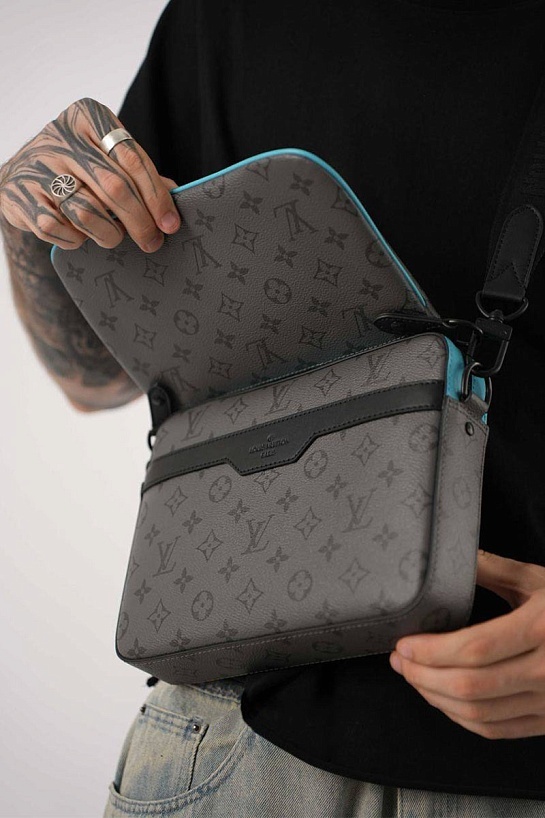 Кожаная сумка Louis Vuitton Trio Messenger Monogram Eclipse Reverse 25x18 см