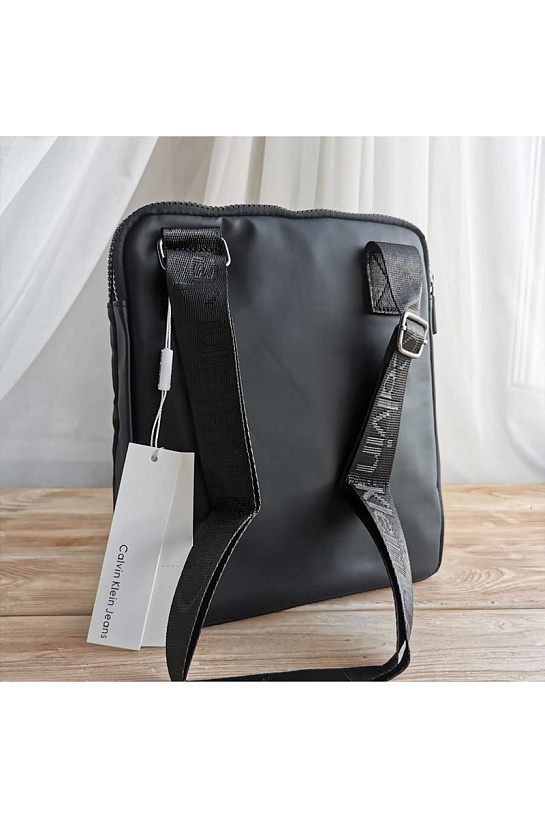 Мужская чёрная сумка Calvin Klein 27x23 см