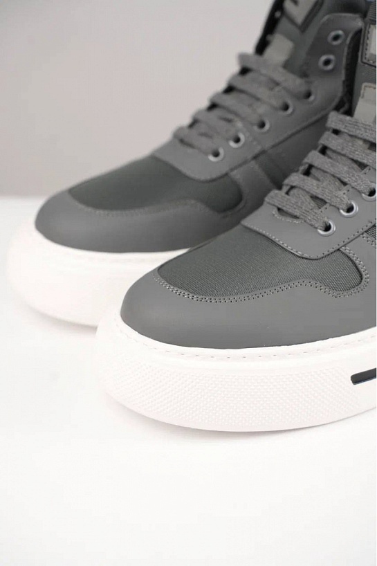 Комбинированные кроссовки с мехом Prada