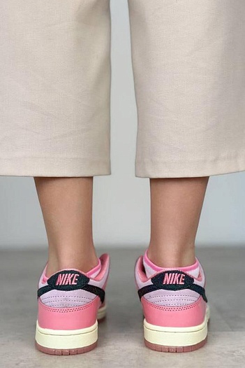 Кроссовки Nike SB Dunk Low "Barbie"   