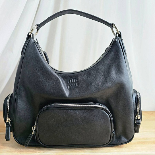 Женская чёрная кожаная сумка MIU MIU 34x23 см