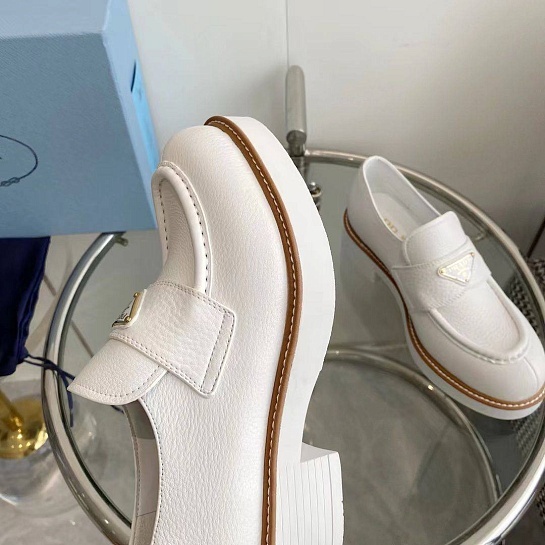 Женские кожаные лоферы Prada Premium - White