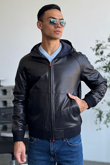 Кожаная куртка чёрного цвета Kiton Premium   