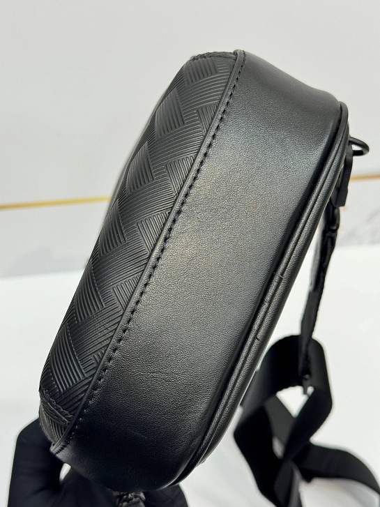 Кожаная сумка Montblanc Extreme 3.0 Sling premium 29x18x6 см