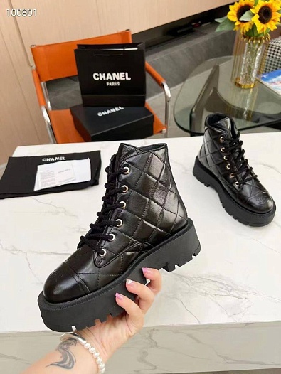 Женские кожаные ботинки Chanel чёрного цвета   