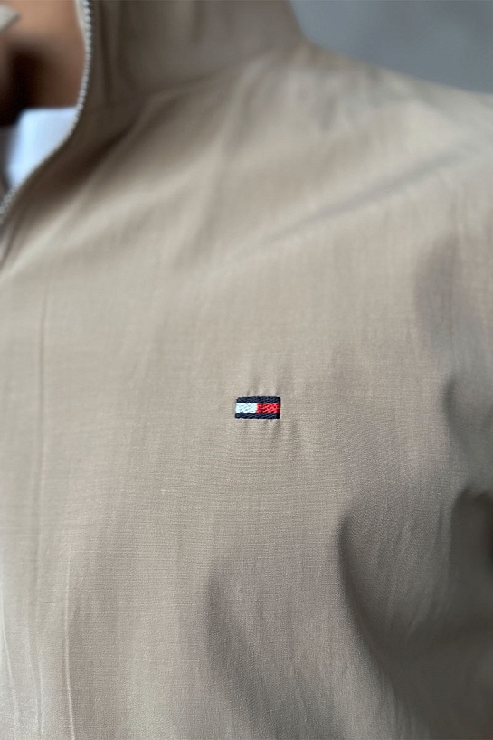 Ветровка бежевого цвета Tommy Hilfiger logo-embroidered