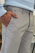 Мужские брюки Hugo Boss светло-серого цвета