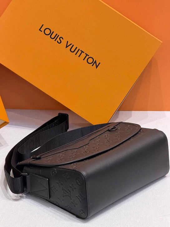 Кожаная сумка Louis Vuitton Courrier Messenger 37x27x12 см