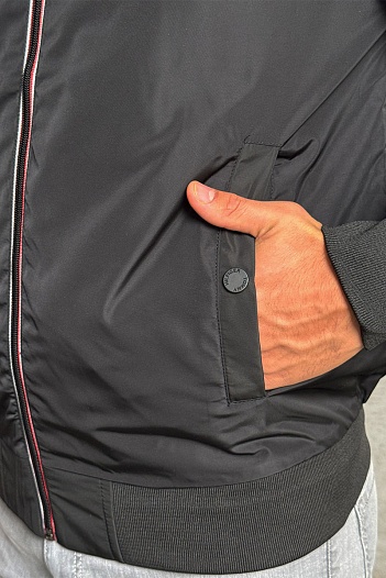 Мужская ветровка Tommy Hilfiger чёрного цвета   