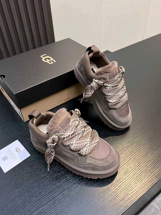 Женские замшевые ботинки UGG Lowmel