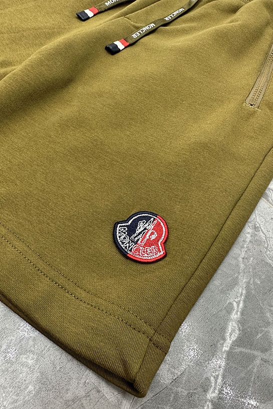 Мужские шорты Moncler зелёного цвета