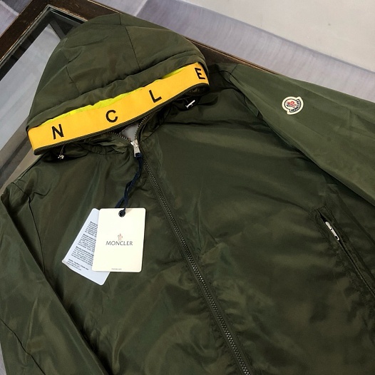 Зелёная ветровка Moncler logo-patch   