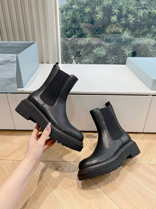 Женские чёрные кожаные ботинки Prada Premium