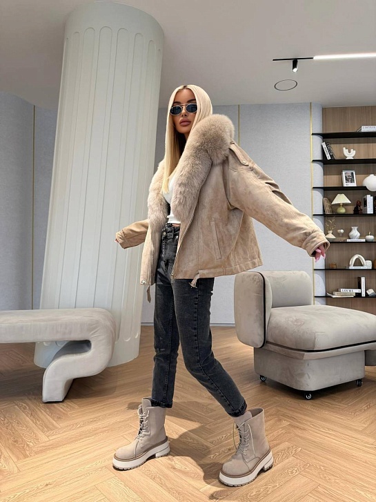 Женская утеплённая дубленка Max Mara с натуральным мехом