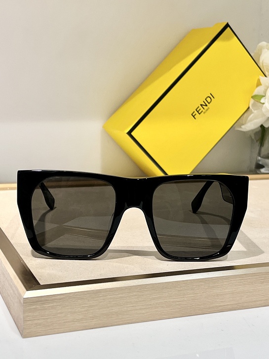 Солнцезащитные очки Fendi Baguette