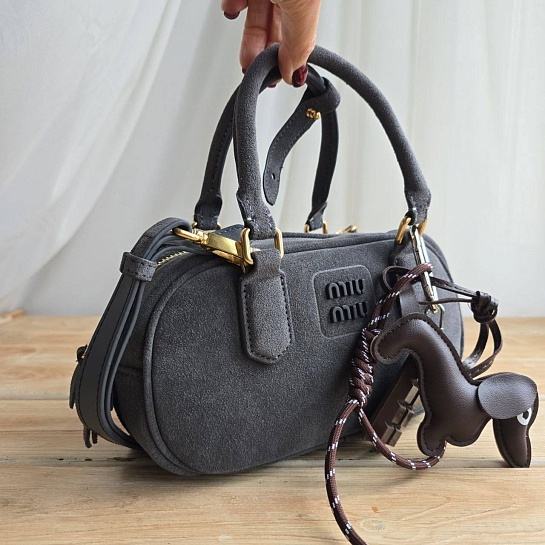 Замшевая серая сумка MIU MIU 23x13 см