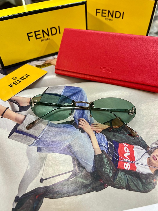 Зелёные солнцезащитные очки Fendi