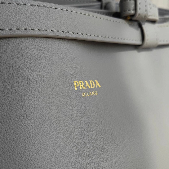 Женская кожаная сумка Prada Buckle 35x25 см (2 расцветки)