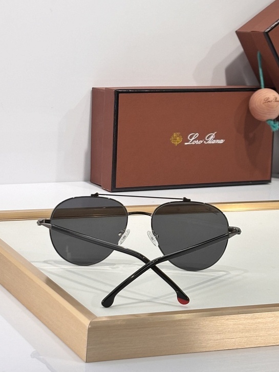 Солнцезащитные очки  Loro Piana