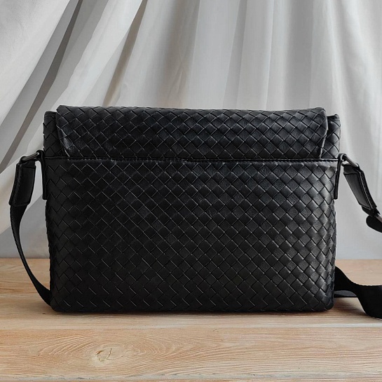 Кожаная сумка Bottega Veneta Intrecciato 31x22 см