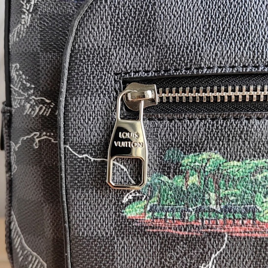 Кожаный рюкзак Louis Vuitton Discovery Damier 38x30x14 см