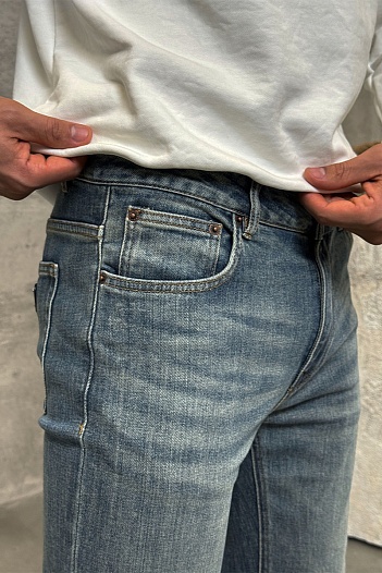 Мужские светло-синие джинсы Prada   