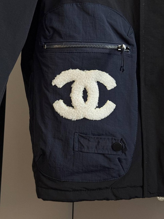 Женская чёрная куртка Chanel