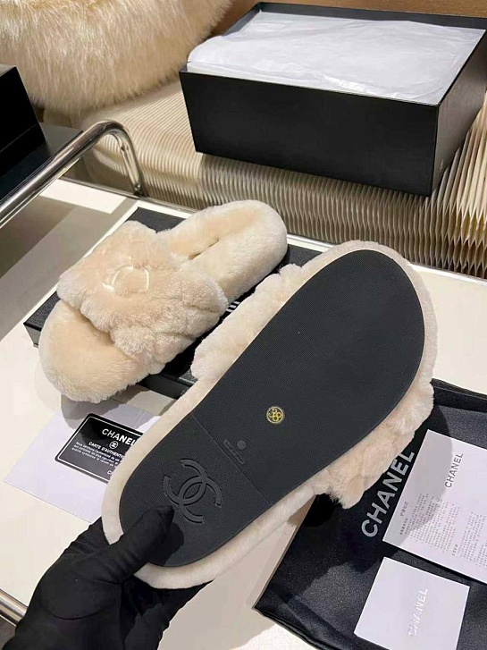 Женские меховые шлёпанцы Chanel Oran premium - Beige