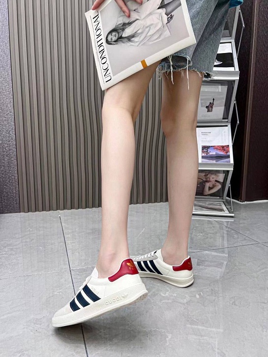 Женские кроссовки Gucci x Adidas Gazelle Collaboration - White