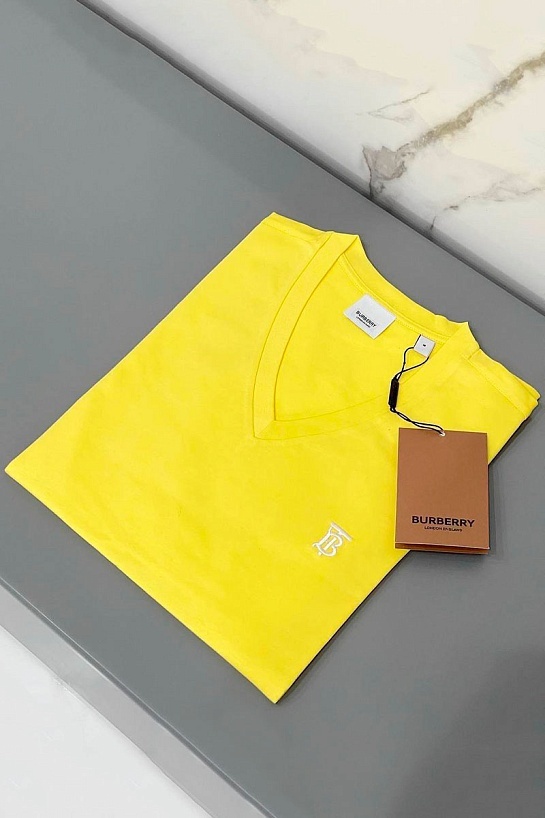 Жёлтая футболка Burberry Monogram Motif V-neck